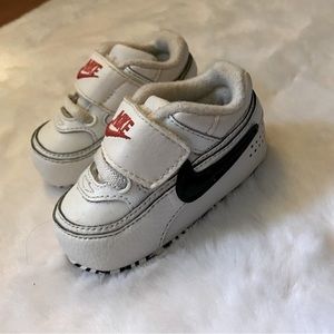 Infant Nike velcro shoes sz 1(baby)